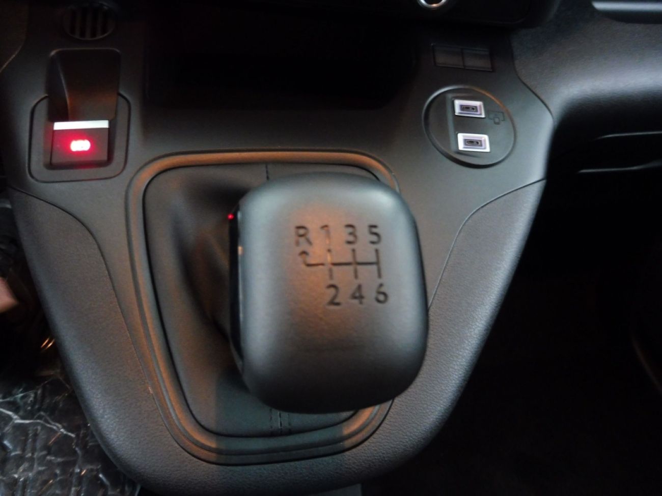 Mandataire PEUGEOT PARTNER M 650KG BLUEHDI 100CH S&S