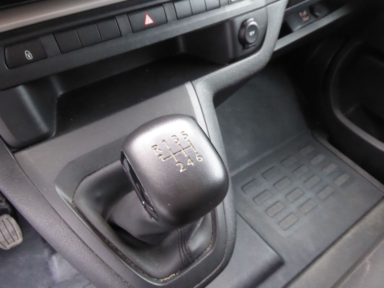 Mandataire PEUGEOT TRAVELLER 1.5 BLUEHDI 120CH S&S LONG BUSINESS 9 PLACES