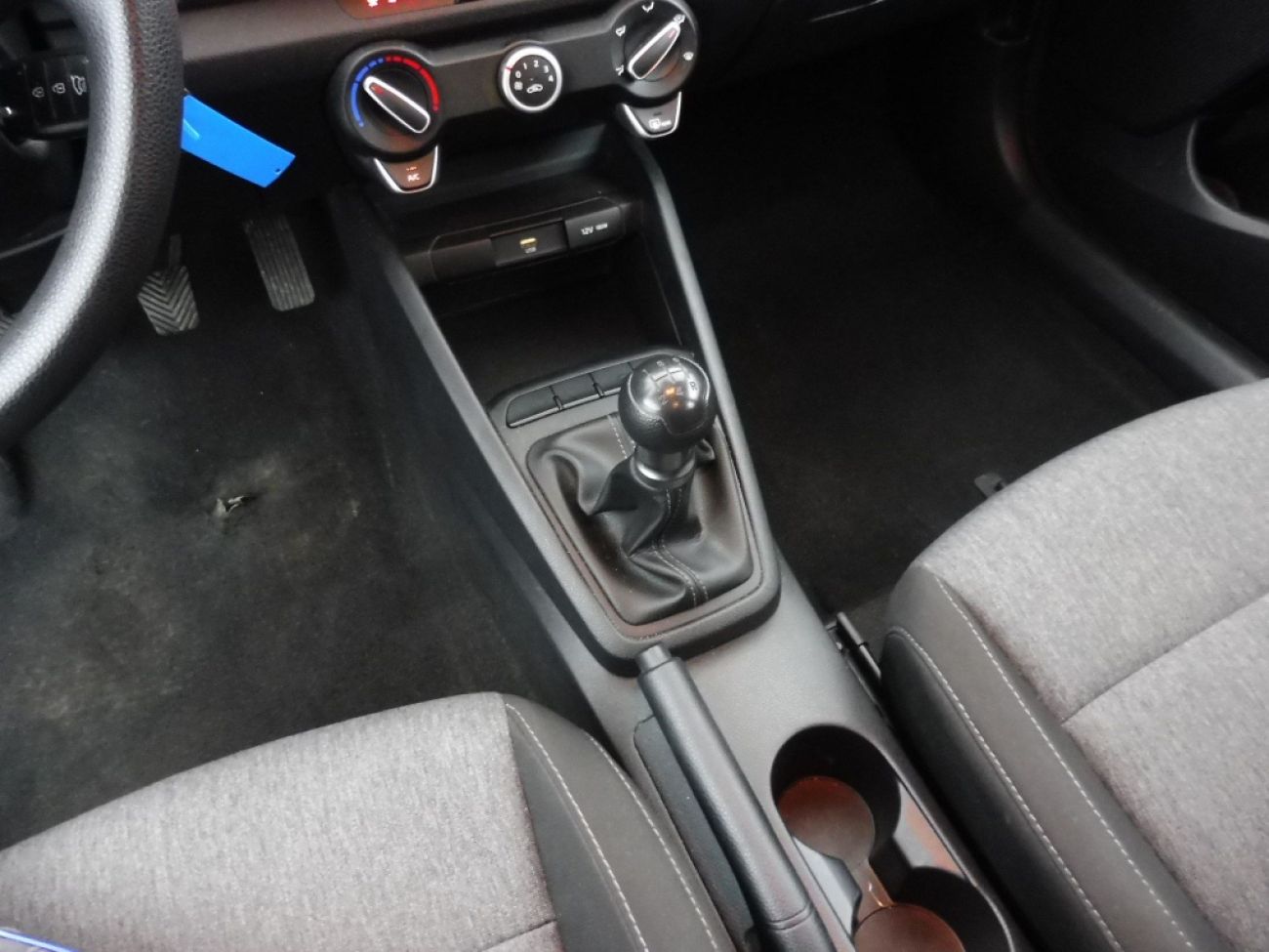 Mandataire Kia Stonic 1.2 LX 84fun