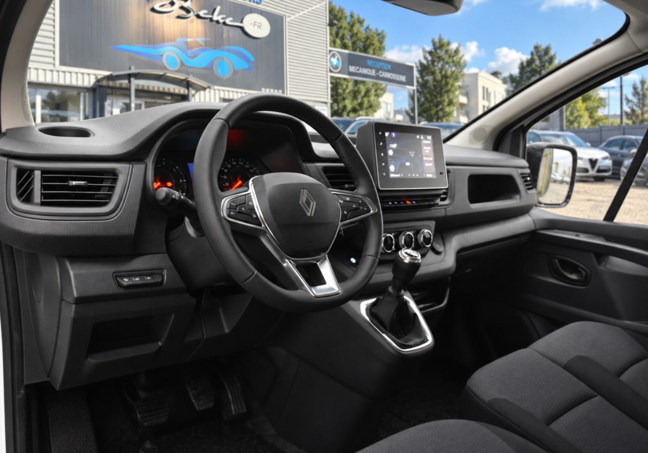 Mandataire RENAULT TRAFIC FOURGON FG BLUE DCI 150 L1H1 3T AUTO ADVANCE