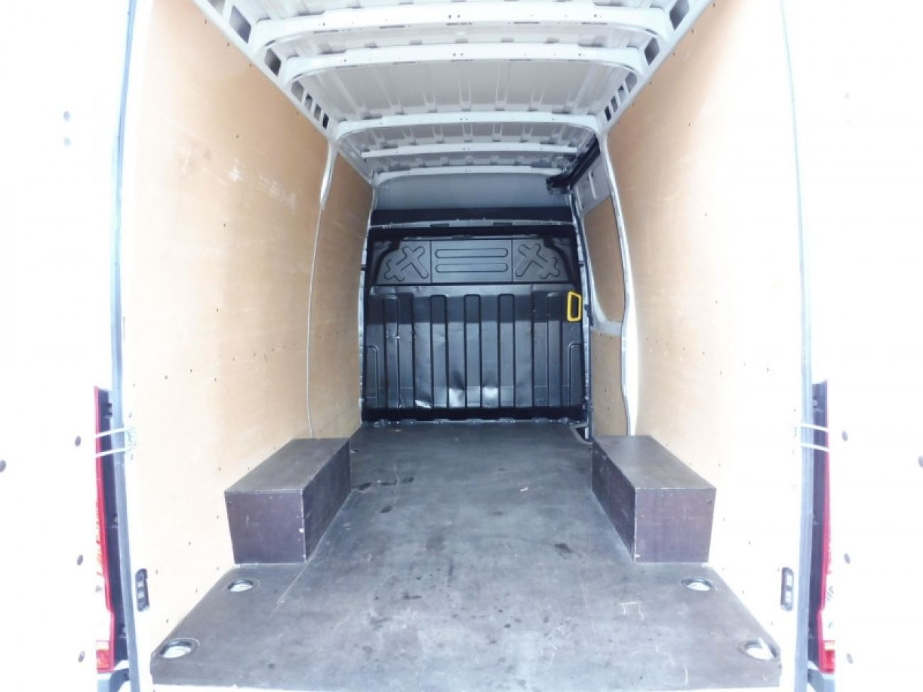 Mandataire IVECO DAILY 35S FG 35S 12M3 V16 2.3 MJET 156