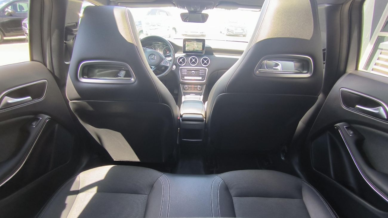 Mandataire MERCEDES CLASSE A 200 d 7G-DCT Sport Edition TOIT OUVRANT / JANTES AMG 18