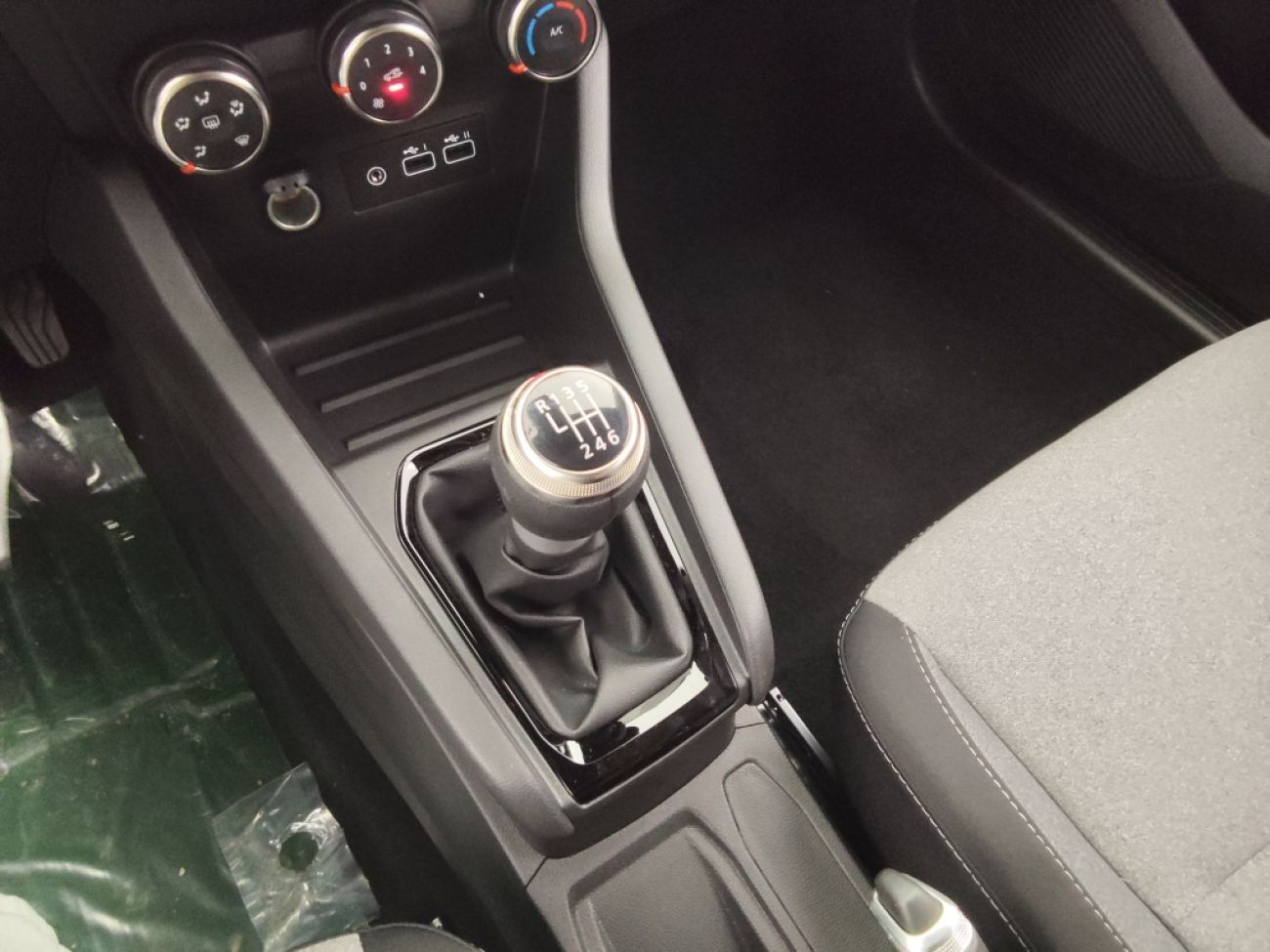 Mandataire RENAULT Clio 1.5 DCI 100CH EVOLUTION - 25