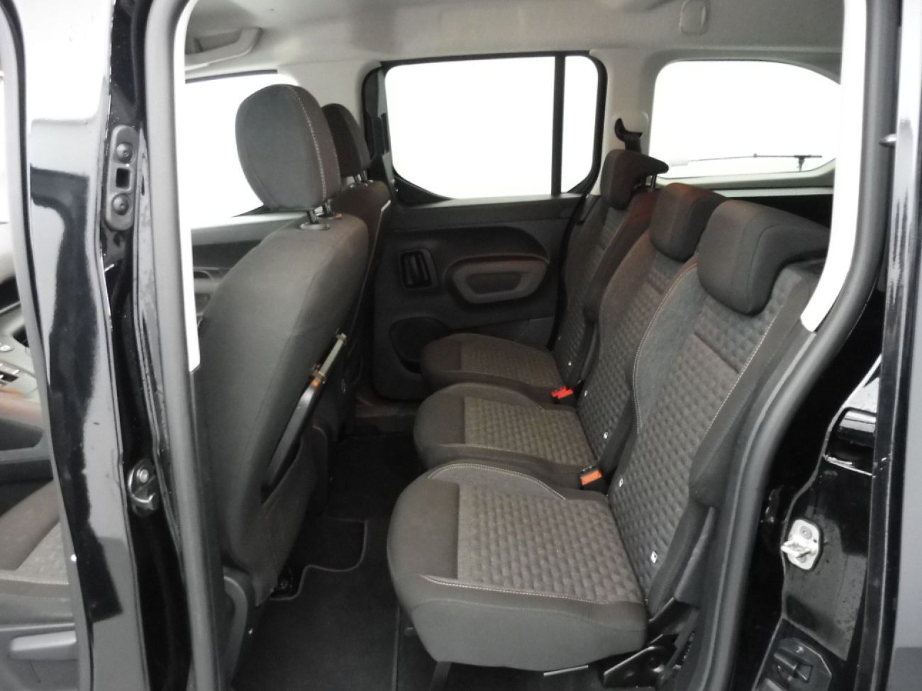 Mandataire PEUGEOT Rifter TAILLE XL - 1.5 BLUEHDI 130CH S&S GT EAT8 7 PLACES