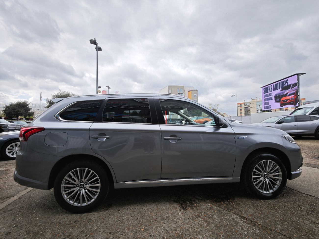 Mandataire MITSUBISHI OUTLANDER PHEV 2.4l PHEV Twin Motor 4WD Business