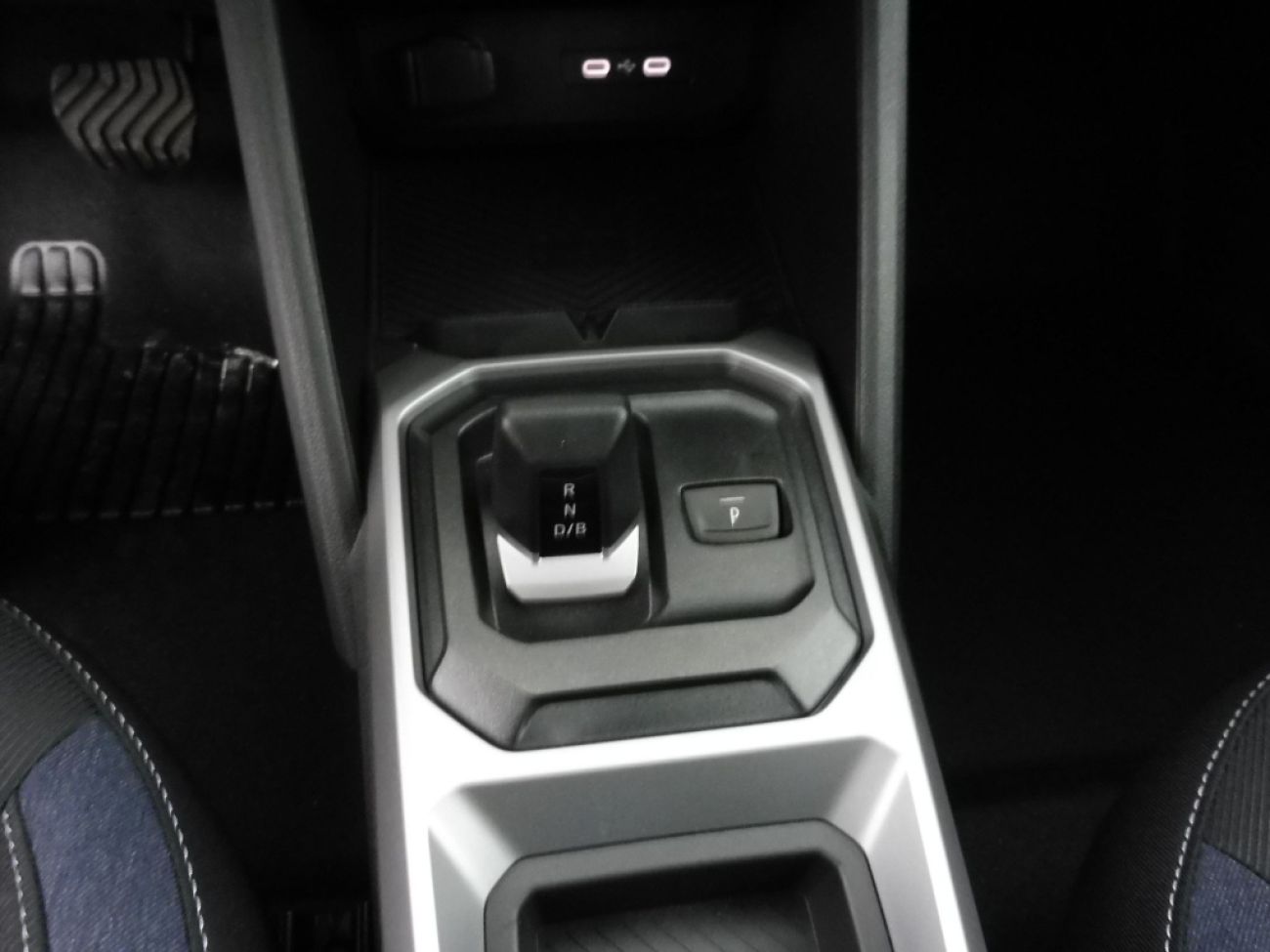 Mandataire Dacia DUSTER 1.6 HYBRID 140CH JOURNEY 4X2