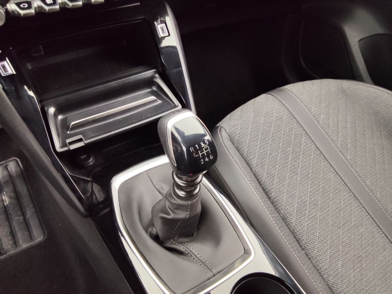 Mandataire PEUGEOT 208 1.2 100CH S&S ALLURE