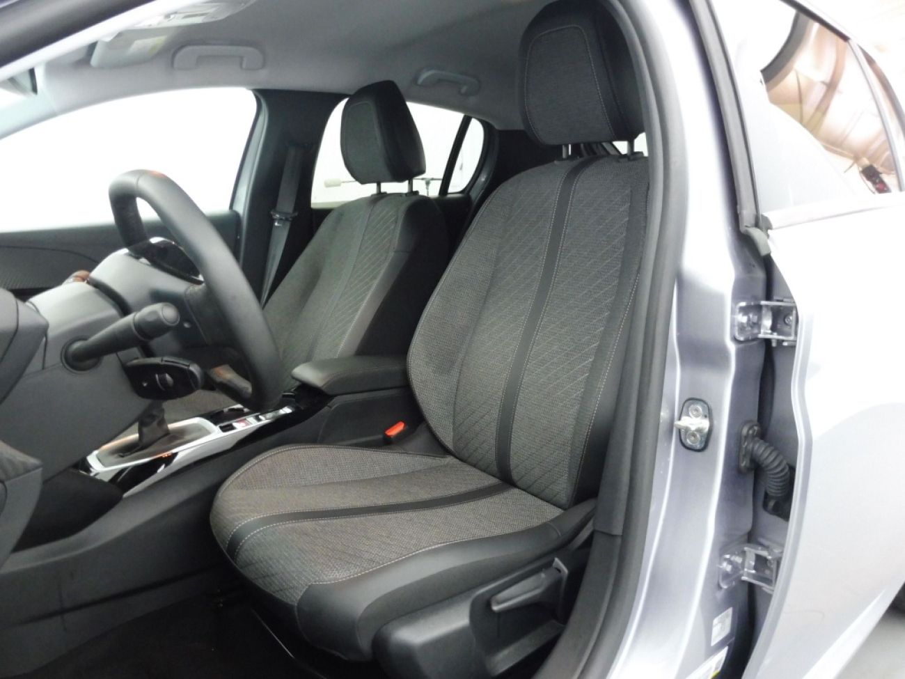 Mandataire PEUGEOT 208 1.2 100CH S&S ALLURE