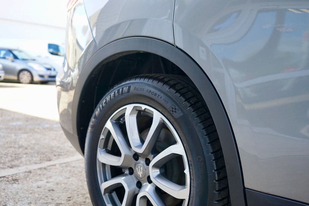 Mandataire MASERATI LEVANTE Diesel 3.0 V6 Turbo 275 JTES 19