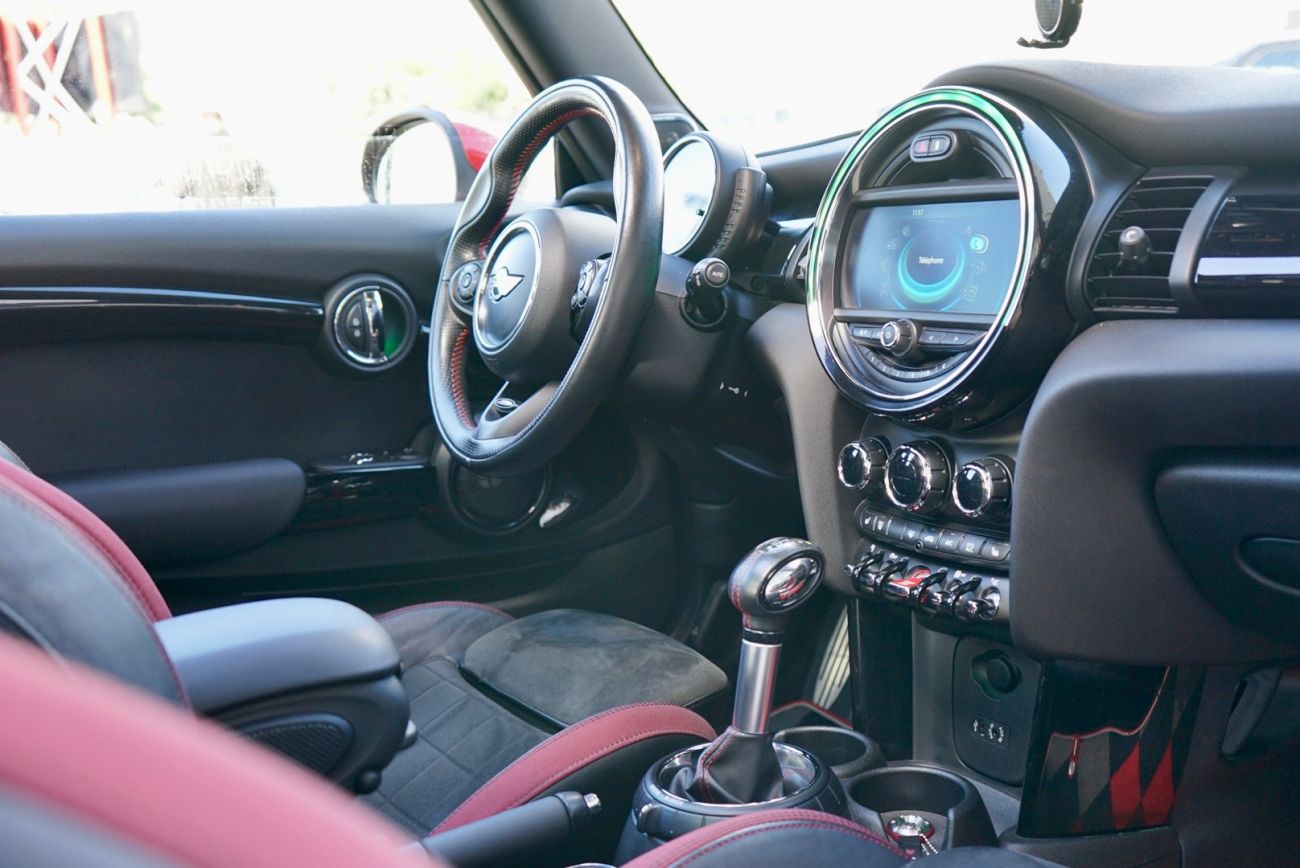 Mandataire MINI HATCH 3 PORTES F56 231 ch John Cooper Works BVA6 Finition JCW Exclusive Design