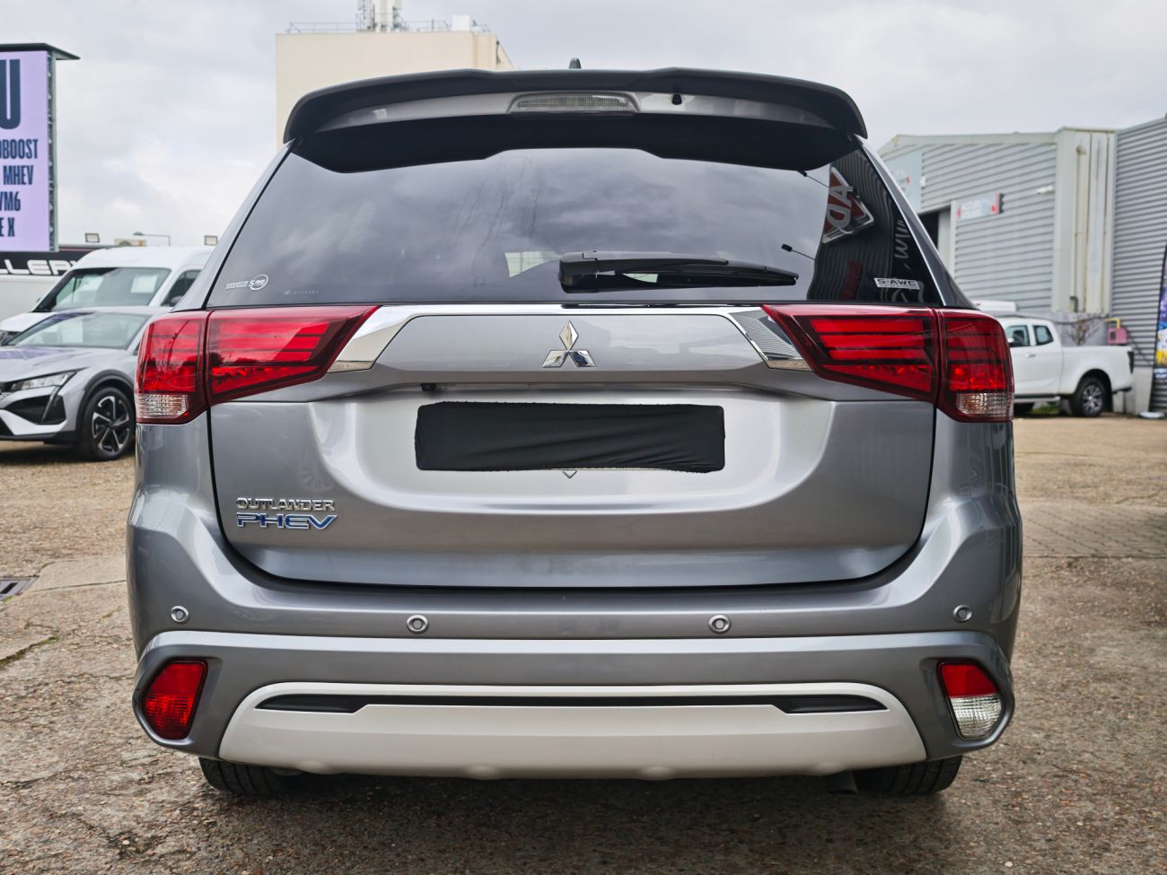 Mandataire MITSUBISHI OUTLANDER PHEV 2.4l PHEV Twin Motor 4WD Business