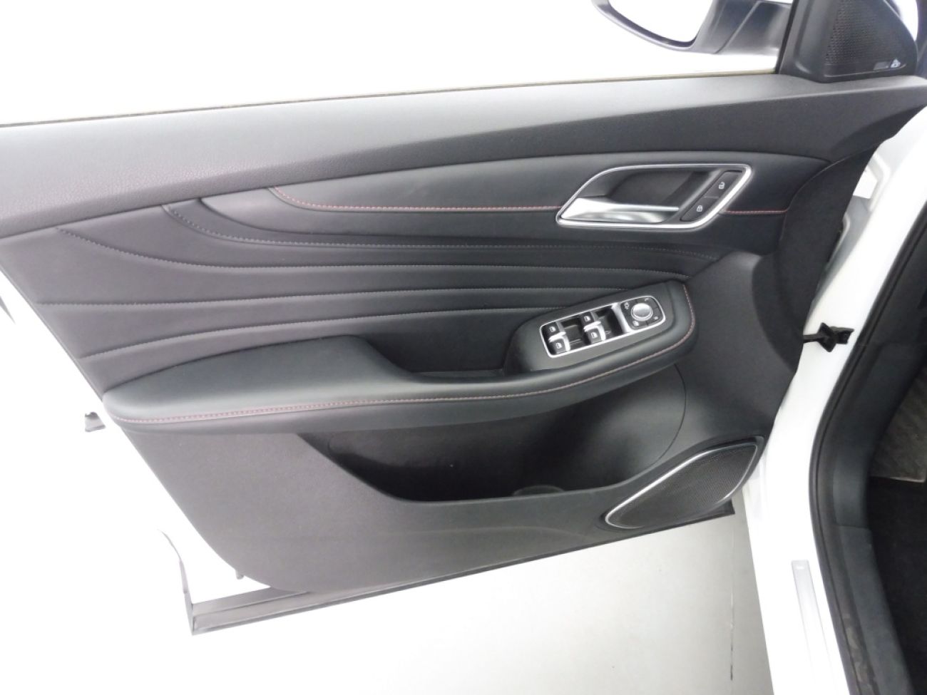 Mandataire MG HS 1.5 T-GDI 162 AT luxury