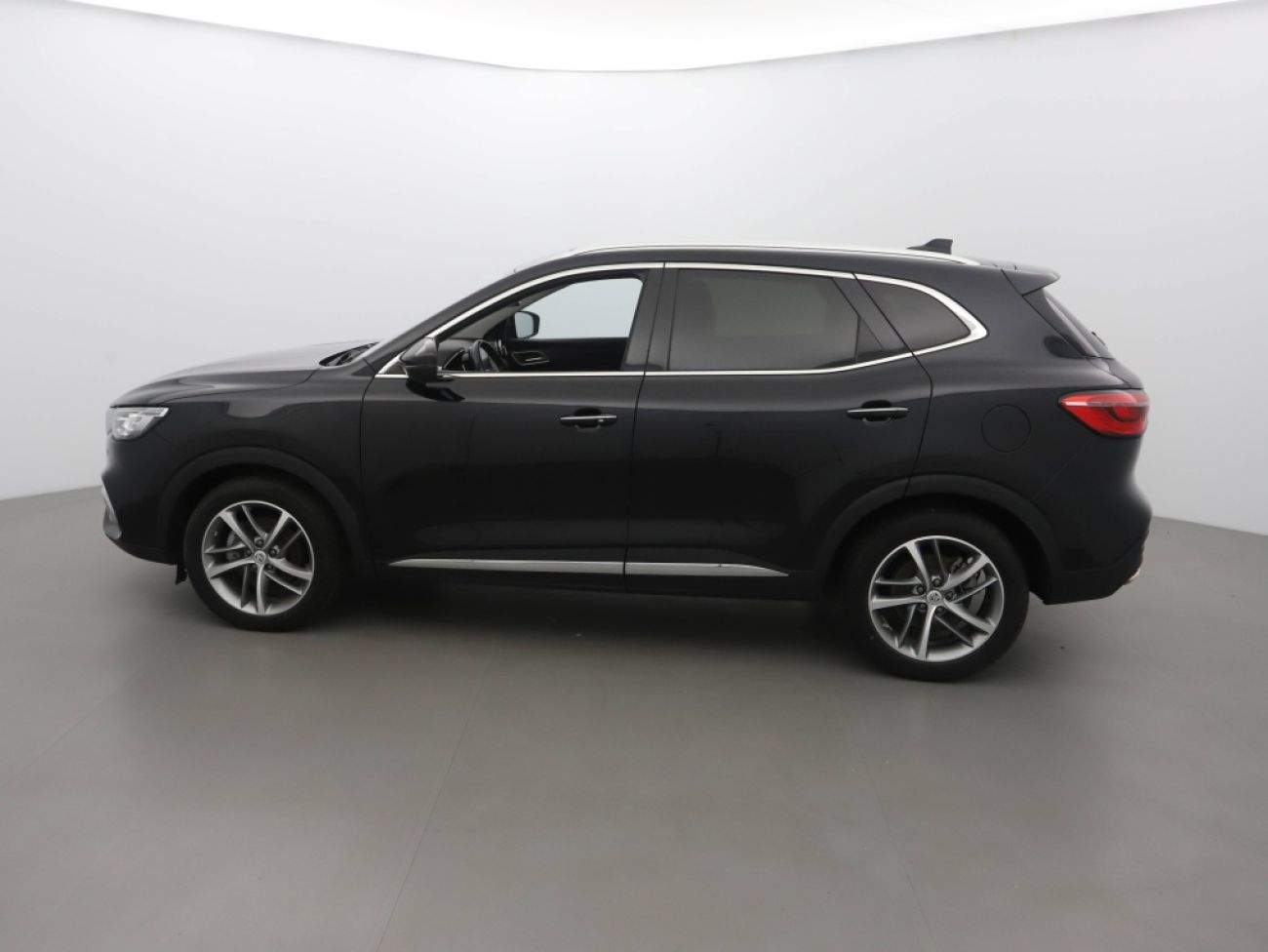 Mandataire MG HS 1.5 T-GDI 162 AT luxury
