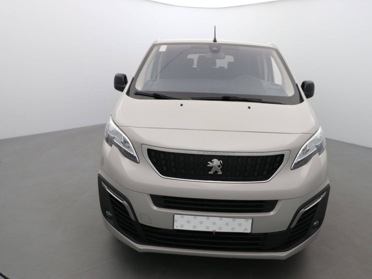 Mandataire PEUGEOT TRAVELLER 1.5 BLUEHDI 120CH S&S LONG BUSINESS 9 PLACES