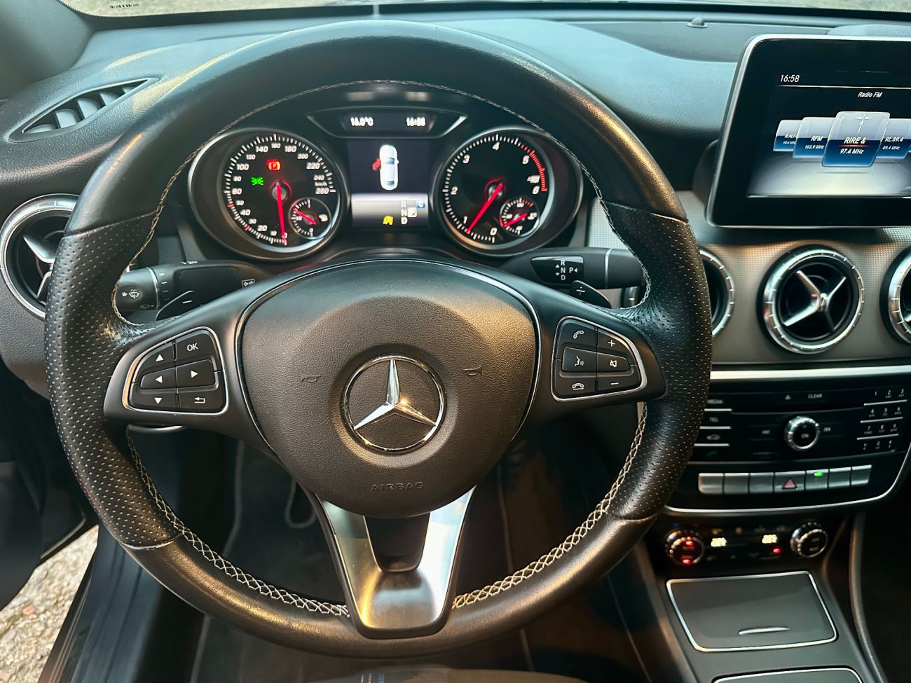 Mandataire MERCEDES-BENZ CLA 200 d 7G-DCT Sensation