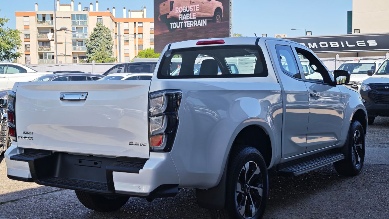 Mandataire ISUZU D-MAX SPACE CABINE A/T PRESTIGE