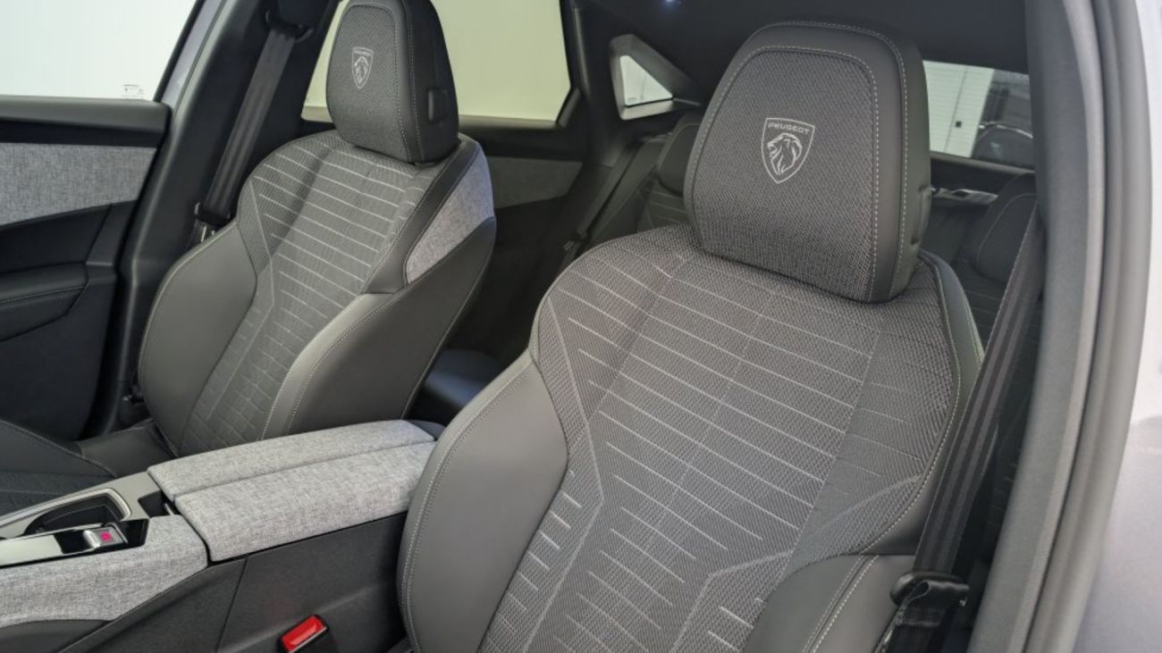 Mandataire PEUGEOT 3008 ALLURE  HYBRID 145 e-dsc6