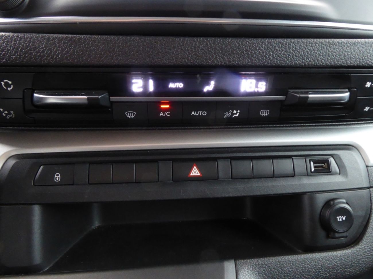 Mandataire PEUGEOT TRAVELLER 1.5 BLUEHDI 120CH S&S LONG BUSINESS 9 PLACES