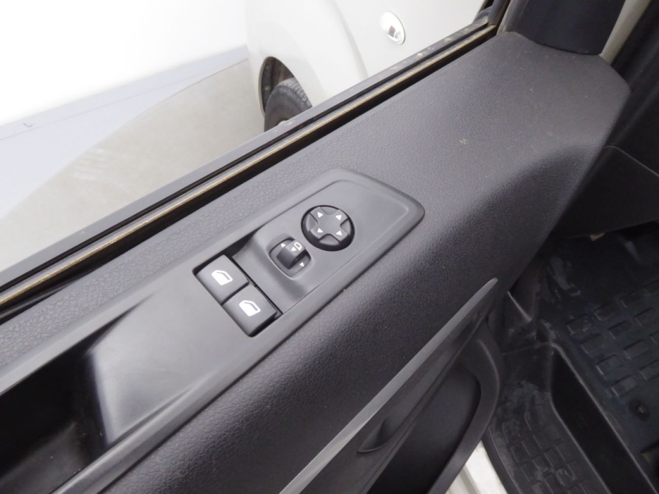 Mandataire PEUGEOT TRAVELLER 1.5 BLUEHDI 120CH S&S LONG BUSINESS 9 PLACES