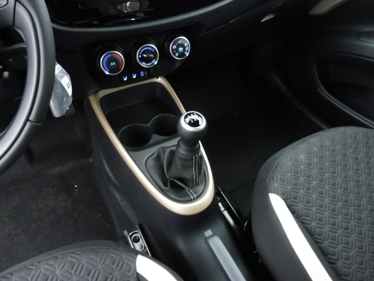 Mandataire TOYOTA AYGO X 1.0 VVT-I 72CH TEAM PLAYER
