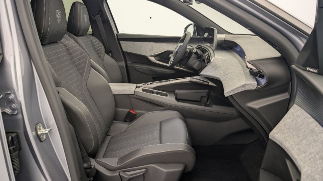 Mandataire PEUGEOT 3008 ALLURE  HYBRID 145 e-dsc6
