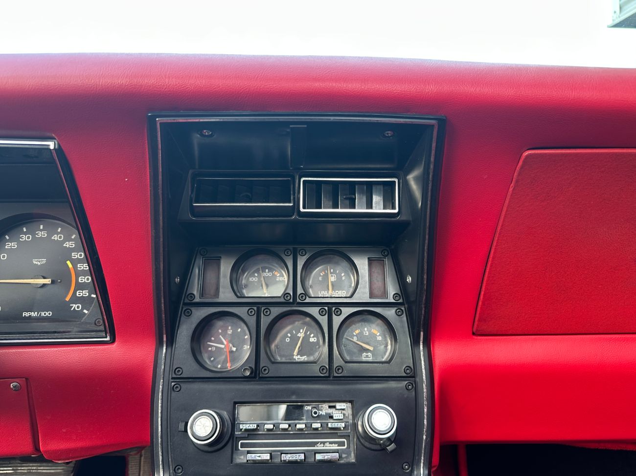 Mandataire CHEVROLET CORVETTE C3 T-TOP 25 TH ANNIVERSARY V8 350 L48