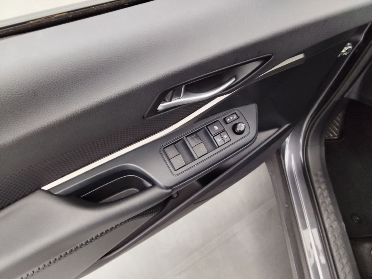 Mandataire TOYOTA C-HR 1.8 E-CVT 125Hbusiness edition