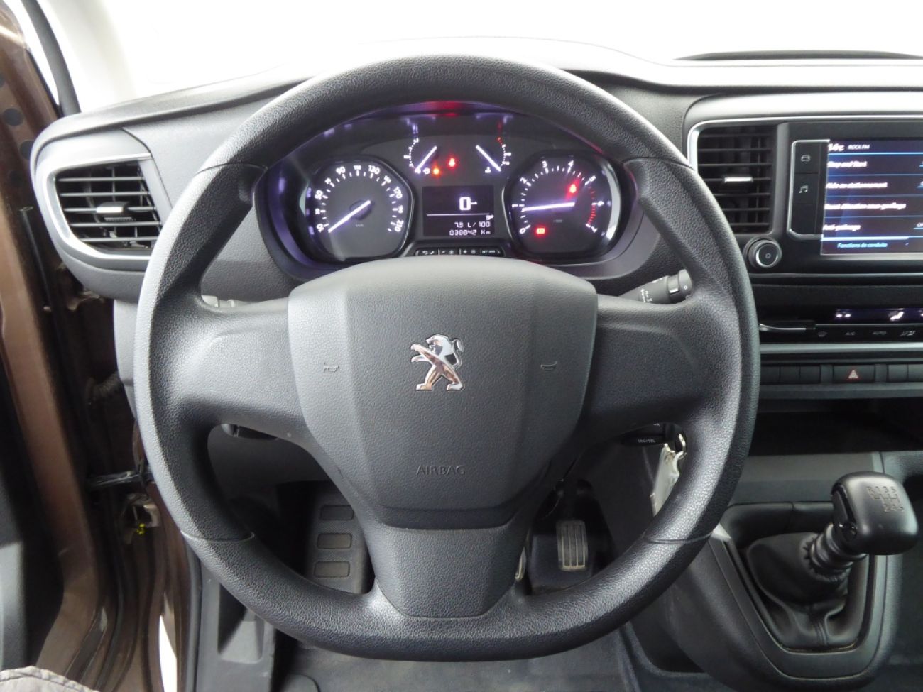 Mandataire PEUGEOT TRAVELLER 1.5 BLUEHDI 120CH S&S LONG BUSINESS 9 PLACES